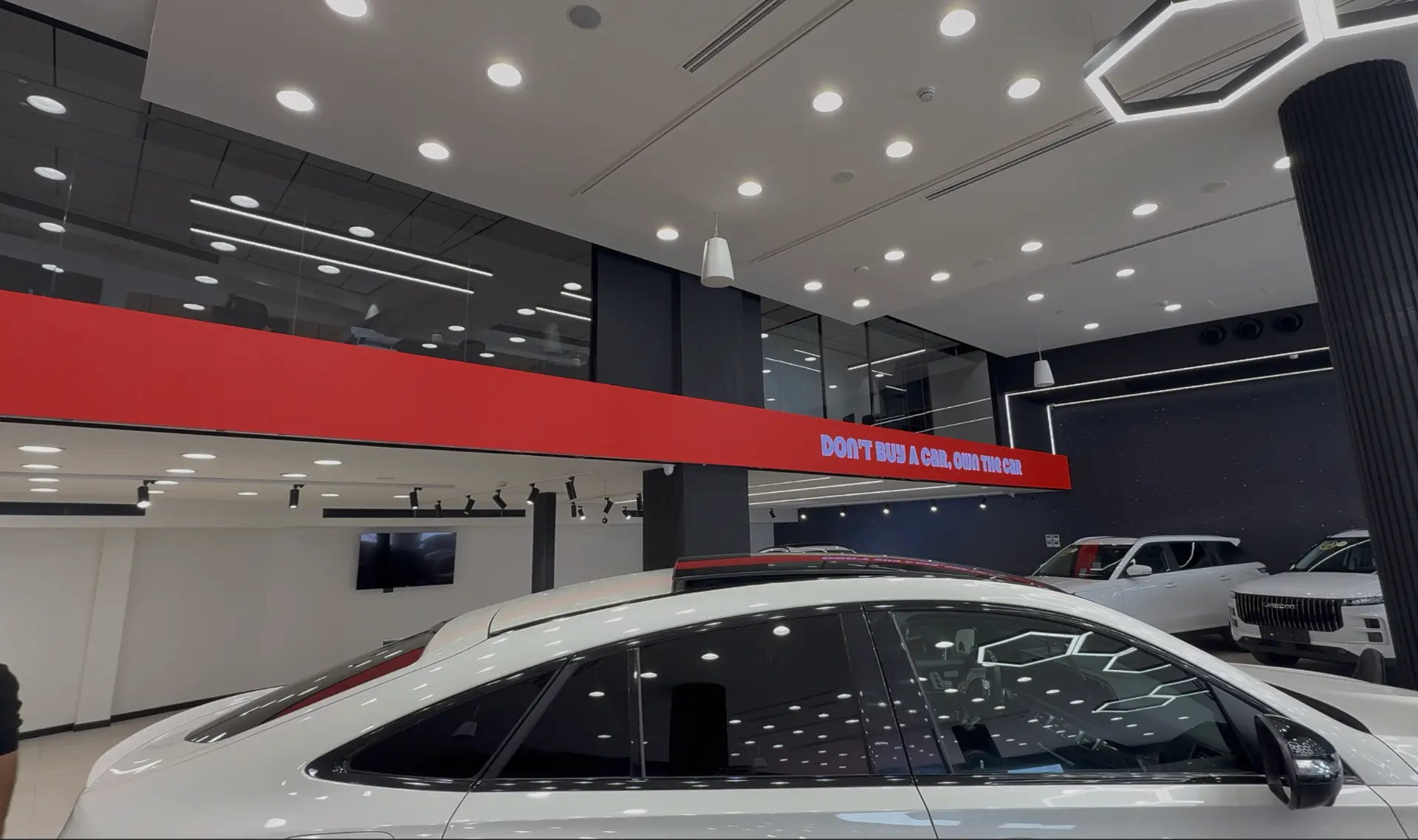 מסך לד 35 מטר לסוכנות רכבים