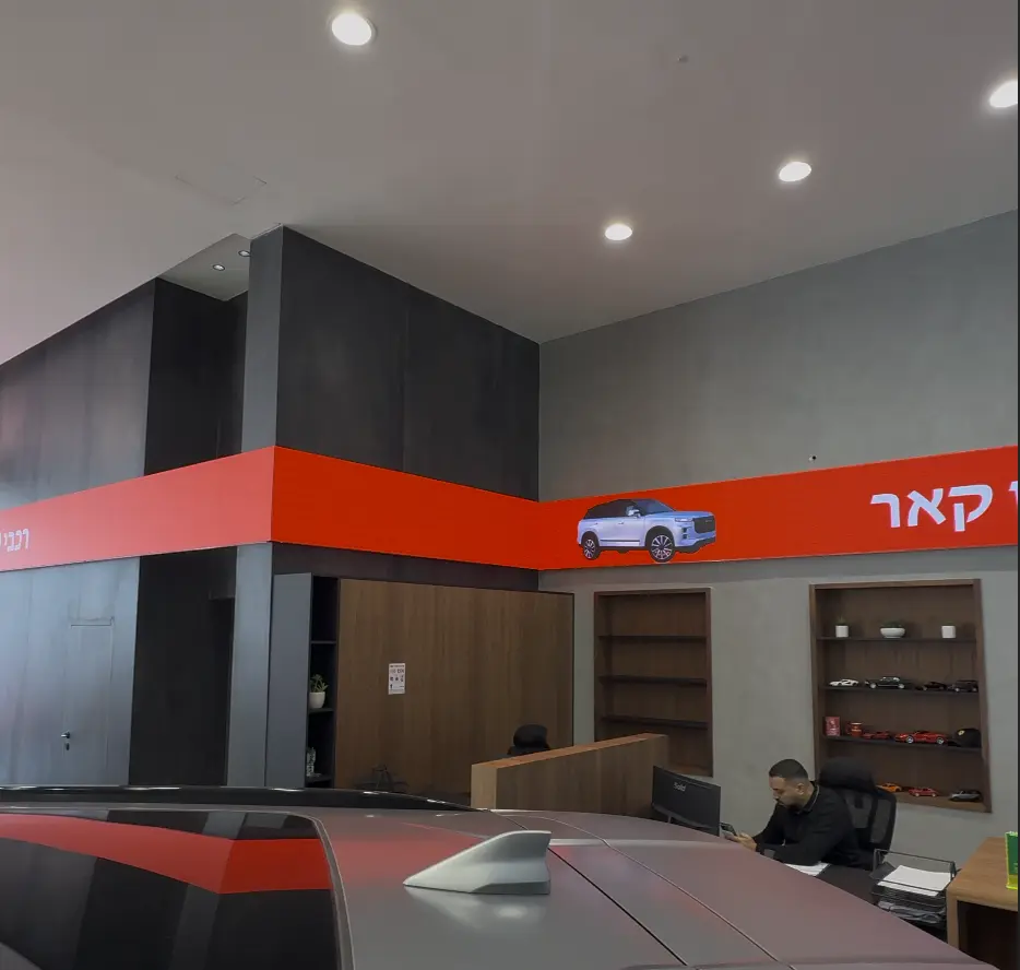 מסך לד 35 מטר לסוכנות רכבים - תמונה 4