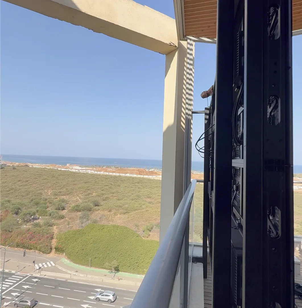 מסך לד מוגן מים 137 אינץ׳ לפנטהאוס בתל אביב - תמונה 5